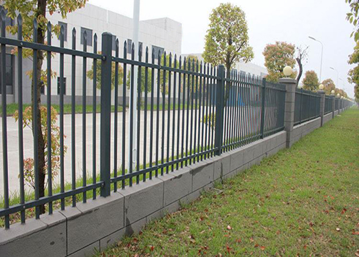 景德镇工厂厂区锌钢围墙护栏工程案例